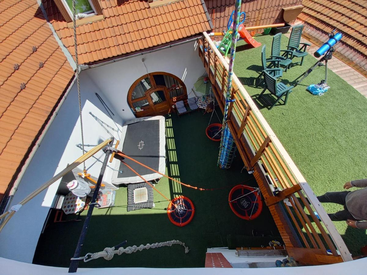 Triniti Vendeghaz Hotel Eger Exterior foto